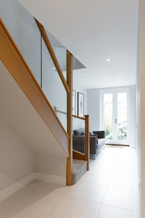 Immaculate Central Windsor Town House With Parking Esterno foto