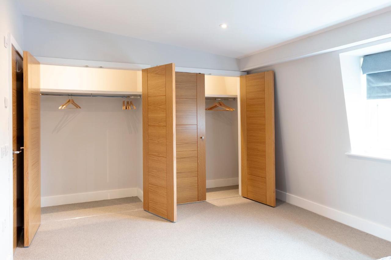 Immaculate Central Windsor Town House With Parking Esterno foto