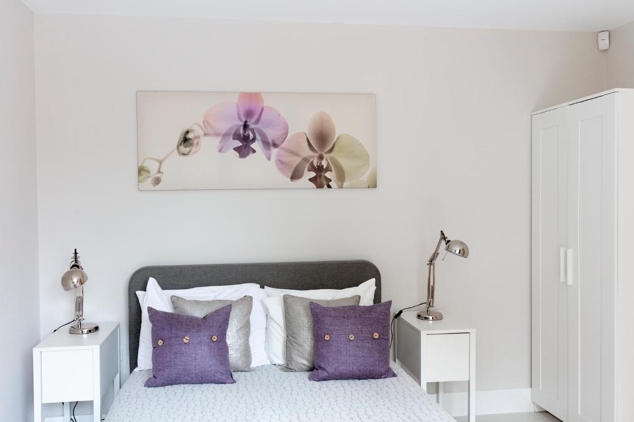 Immaculate Central Windsor Town House With Parking Esterno foto