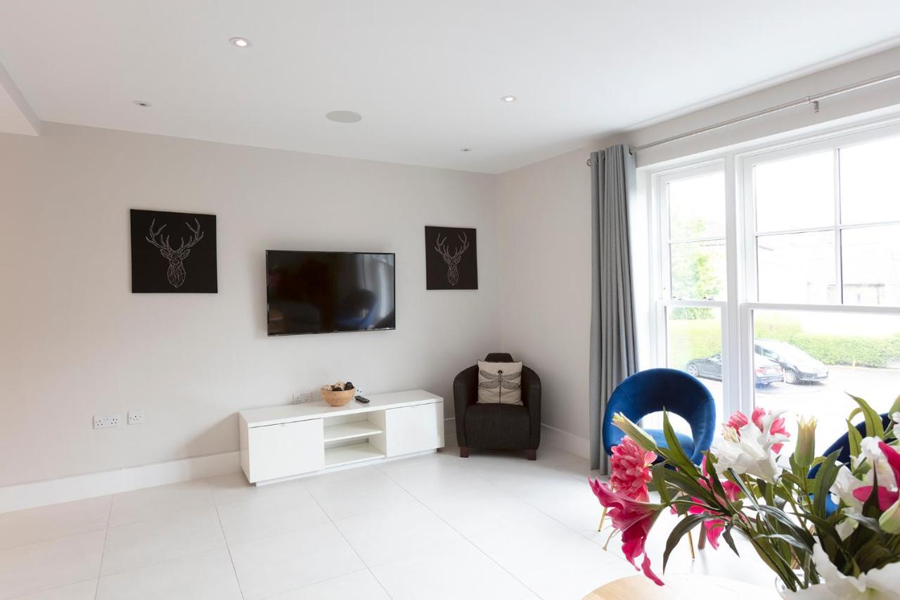 Immaculate Central Windsor Town House With Parking Esterno foto