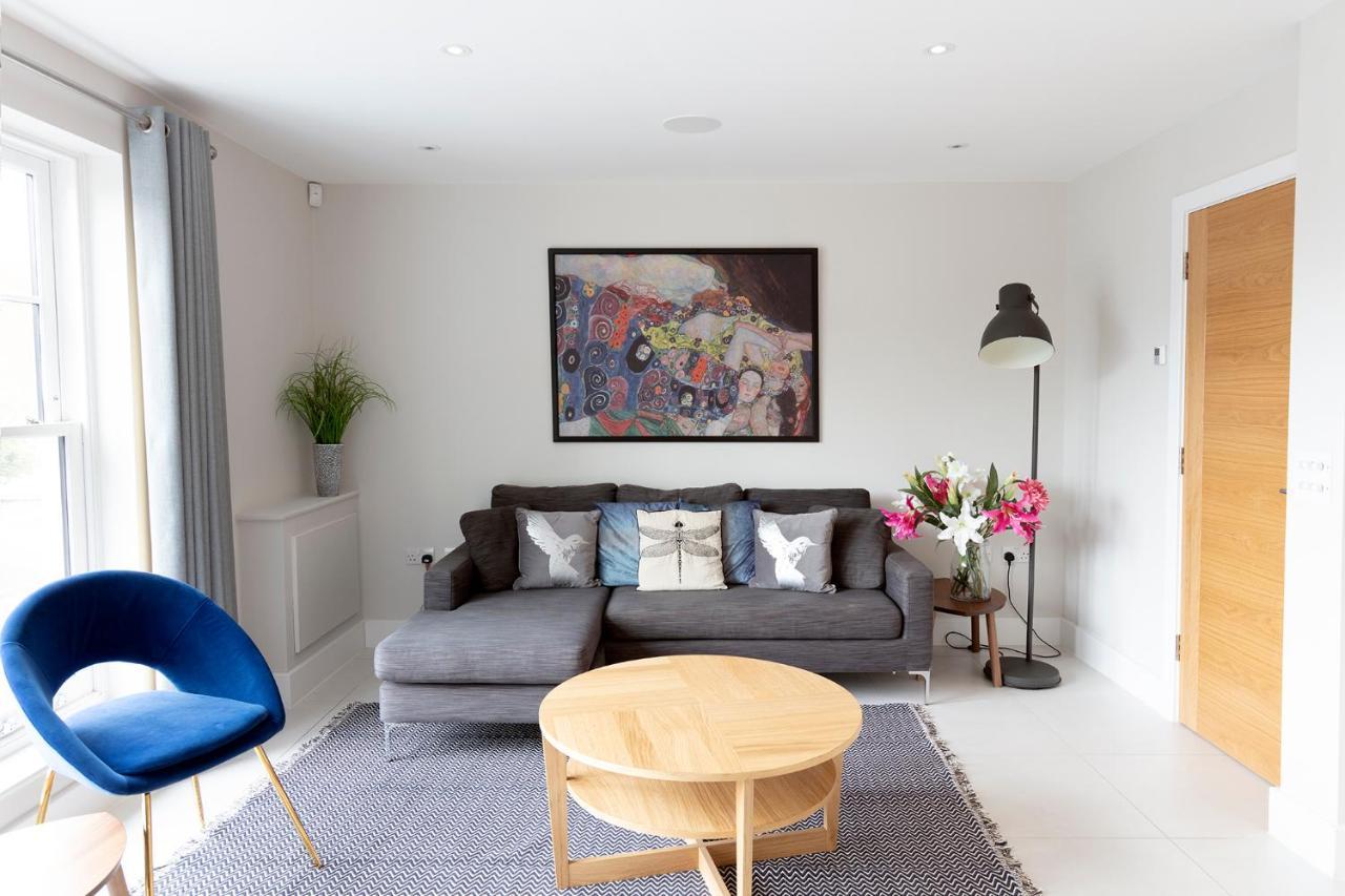 Immaculate Central Windsor Town House With Parking Esterno foto